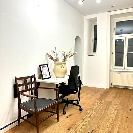 City Center Apartment Вена Экстерьер фото