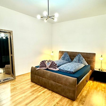 City Center Apartment Вена Экстерьер фото