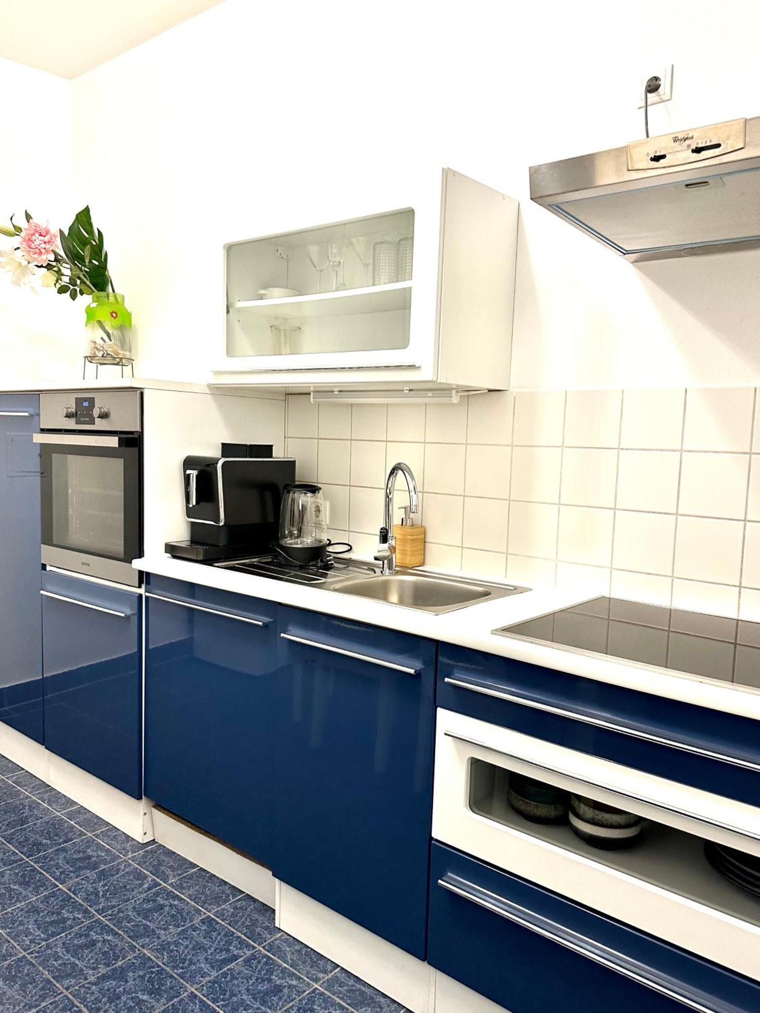 City Center Apartment Вена Экстерьер фото