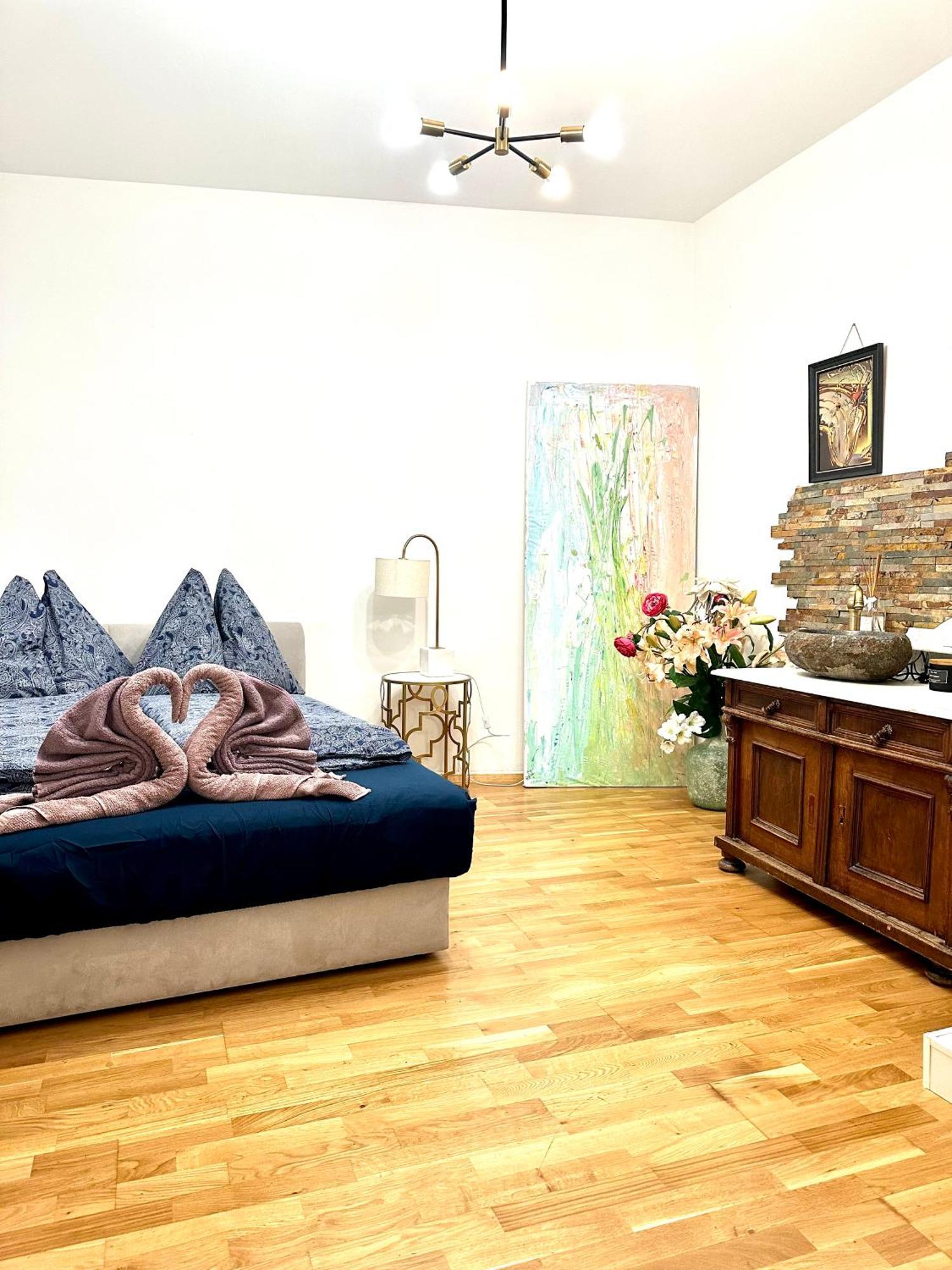 City Center Apartment Вена Экстерьер фото