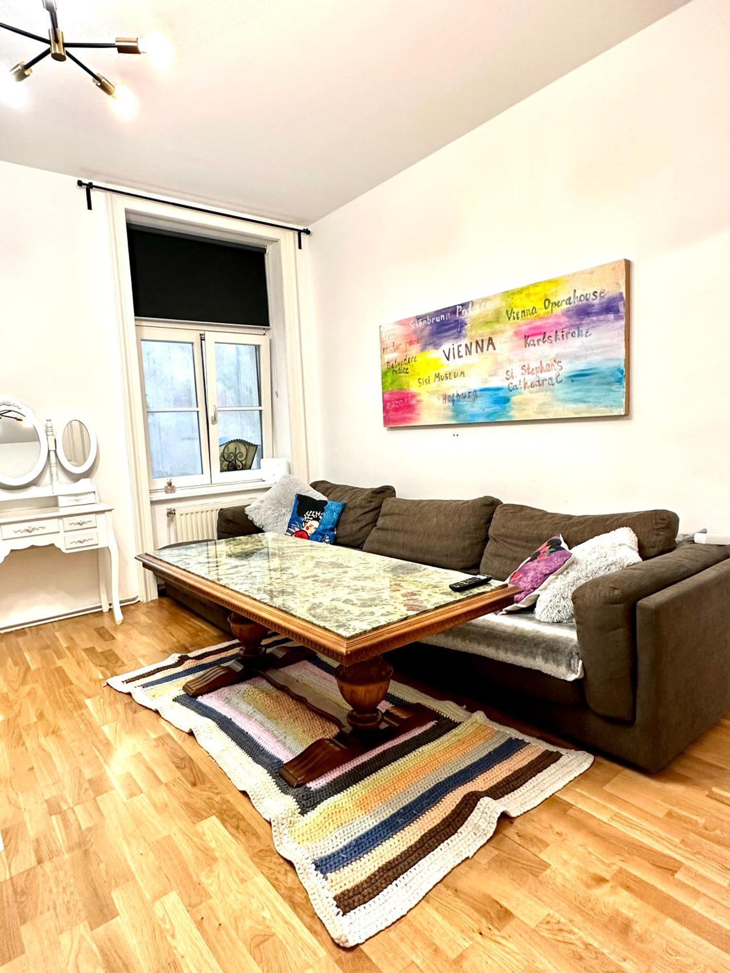 City Center Apartment Вена Экстерьер фото