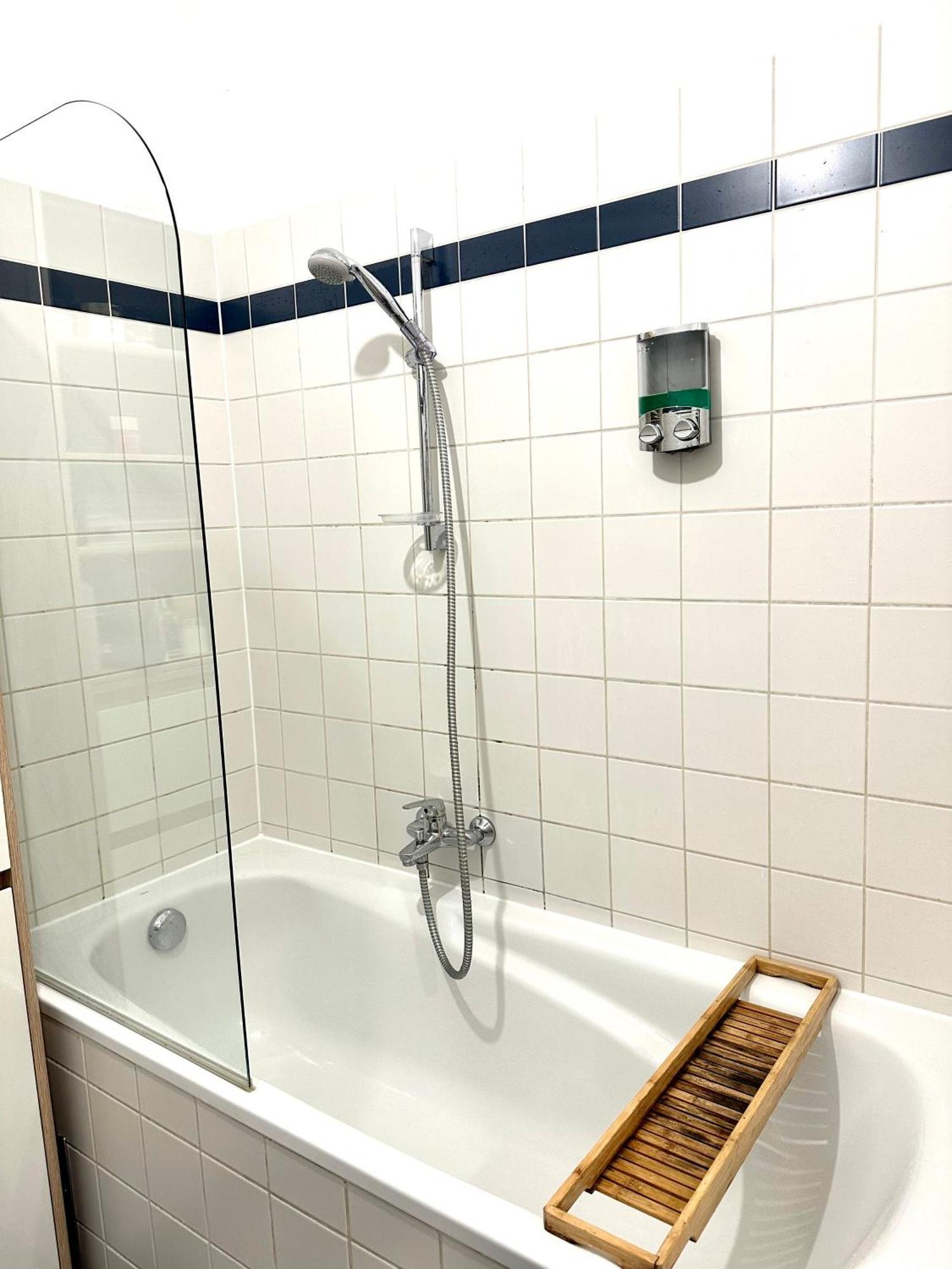 City Center Apartment Вена Экстерьер фото